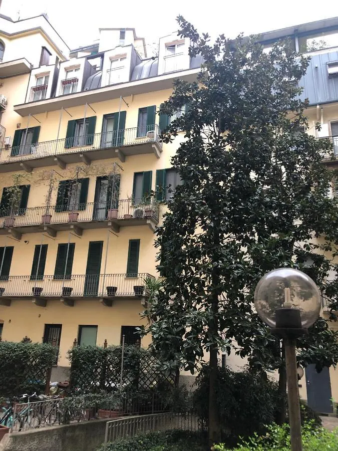 Elegante Stanza Nel Cuore Di Porta Venezia A Milano